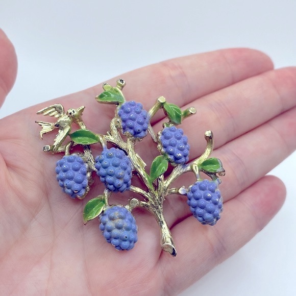 Vintage Fruit Brooch - Picture 2 of 6